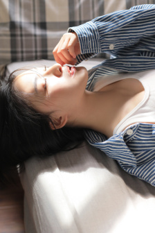 坐着轮流提双腿能起到什么效果